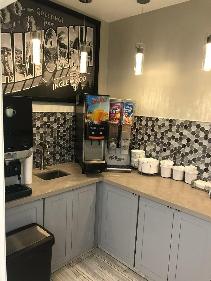 Super 8 By Wyndham Inglewood/lax/la Airport Hotel 2*