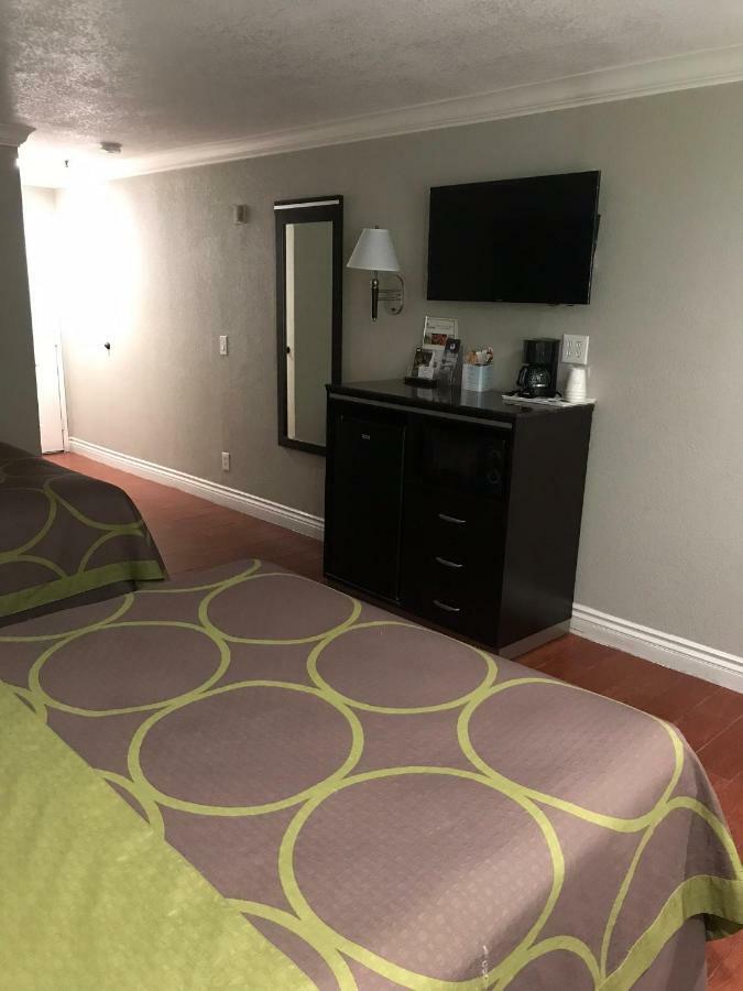 Super 8 By Wyndham Inglewood/lax/la Airport Hotel