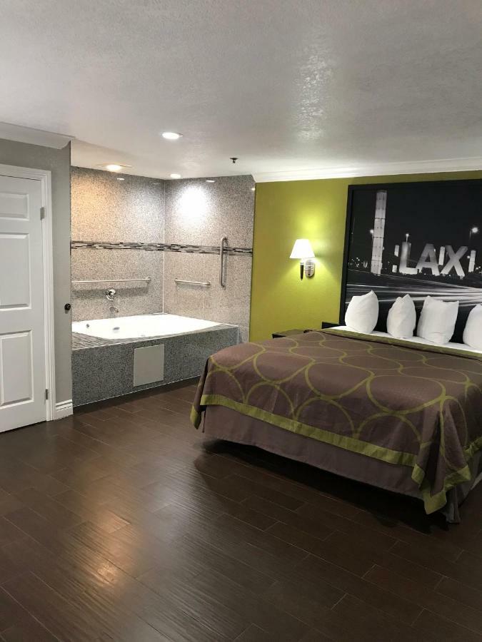 Hotel Super 8 By Wyndham Inglewood/lax/la Airport