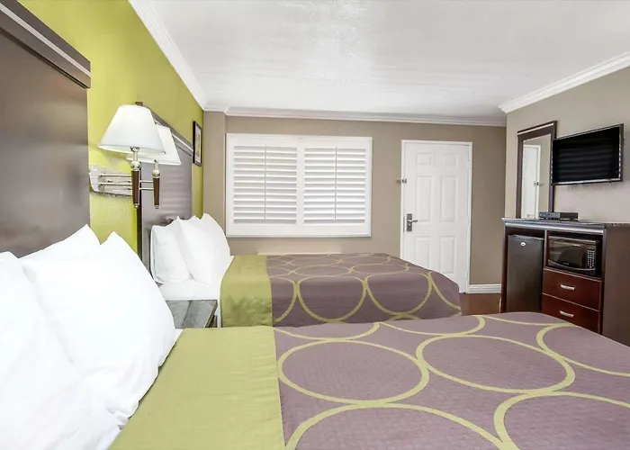 Super 8 by Wyndham Inglewood/Lax/La Airport