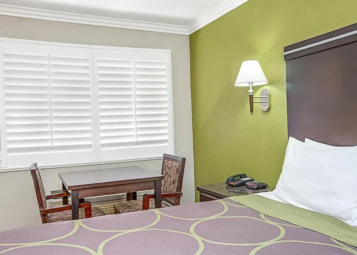 Super 8 by Wyndham Inglewood/Lax/La Airport