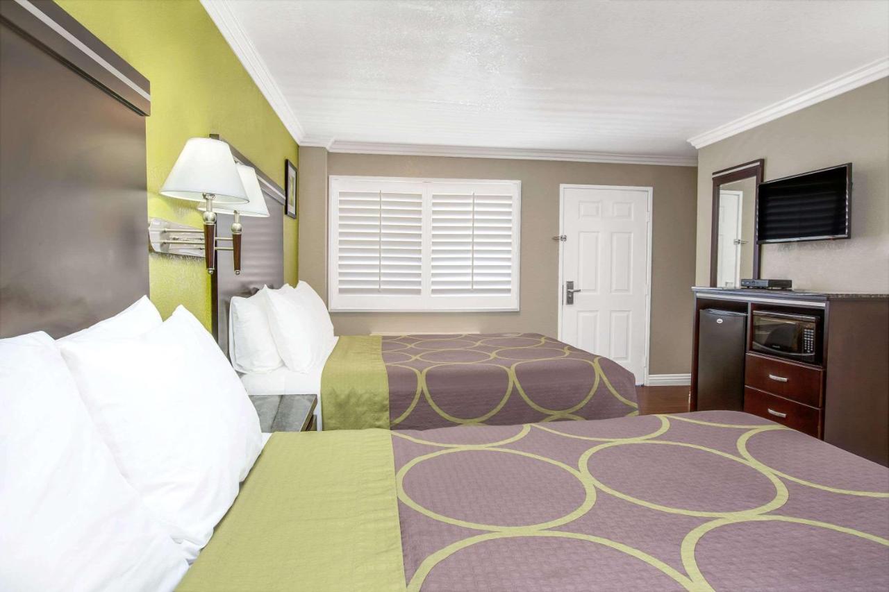 Super 8 By Wyndham Inglewood/lax/la Airport Inglewood