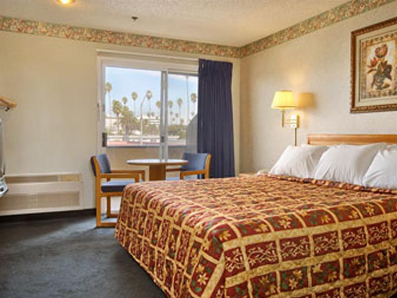 Hotel Super 8 By Wyndham Inglewood/lax/la Airport