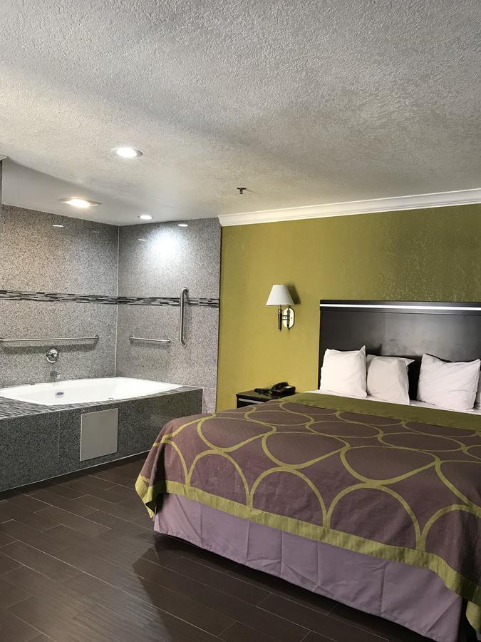Super 8 By Wyndham Inglewood/lax/la Airport Hotel