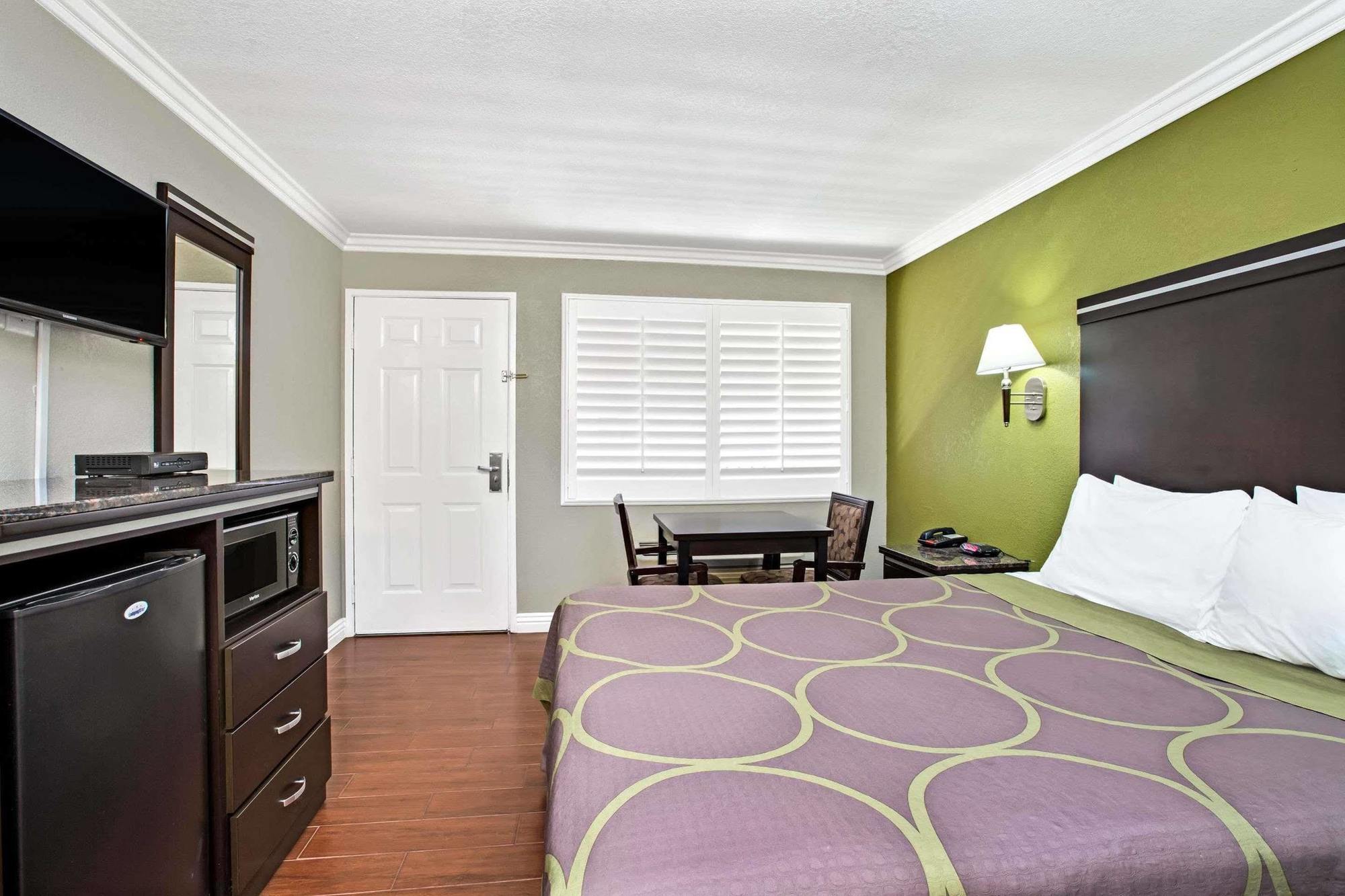 Super 8 By Wyndham Inglewood/lax/la Airport Inglewood
