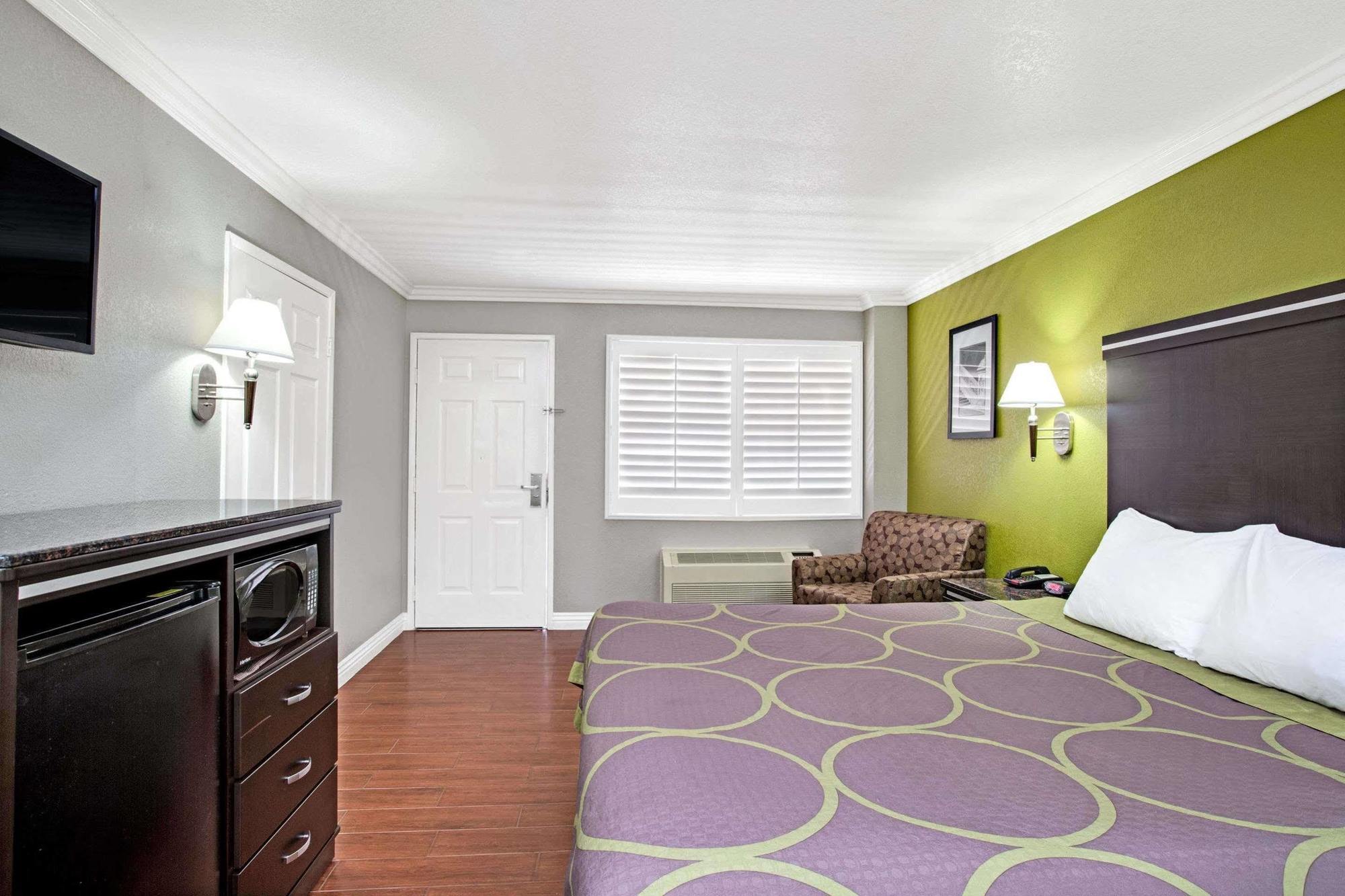 Super 8 By Wyndham Inglewood/lax/la Airport Hotel 2*