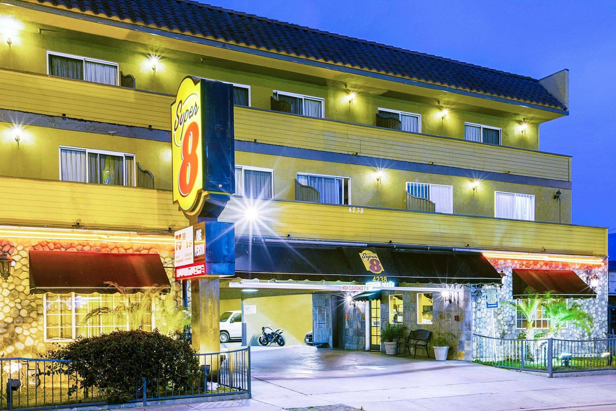 Hotel Super 8 By Wyndham Inglewood/lax/la Airport