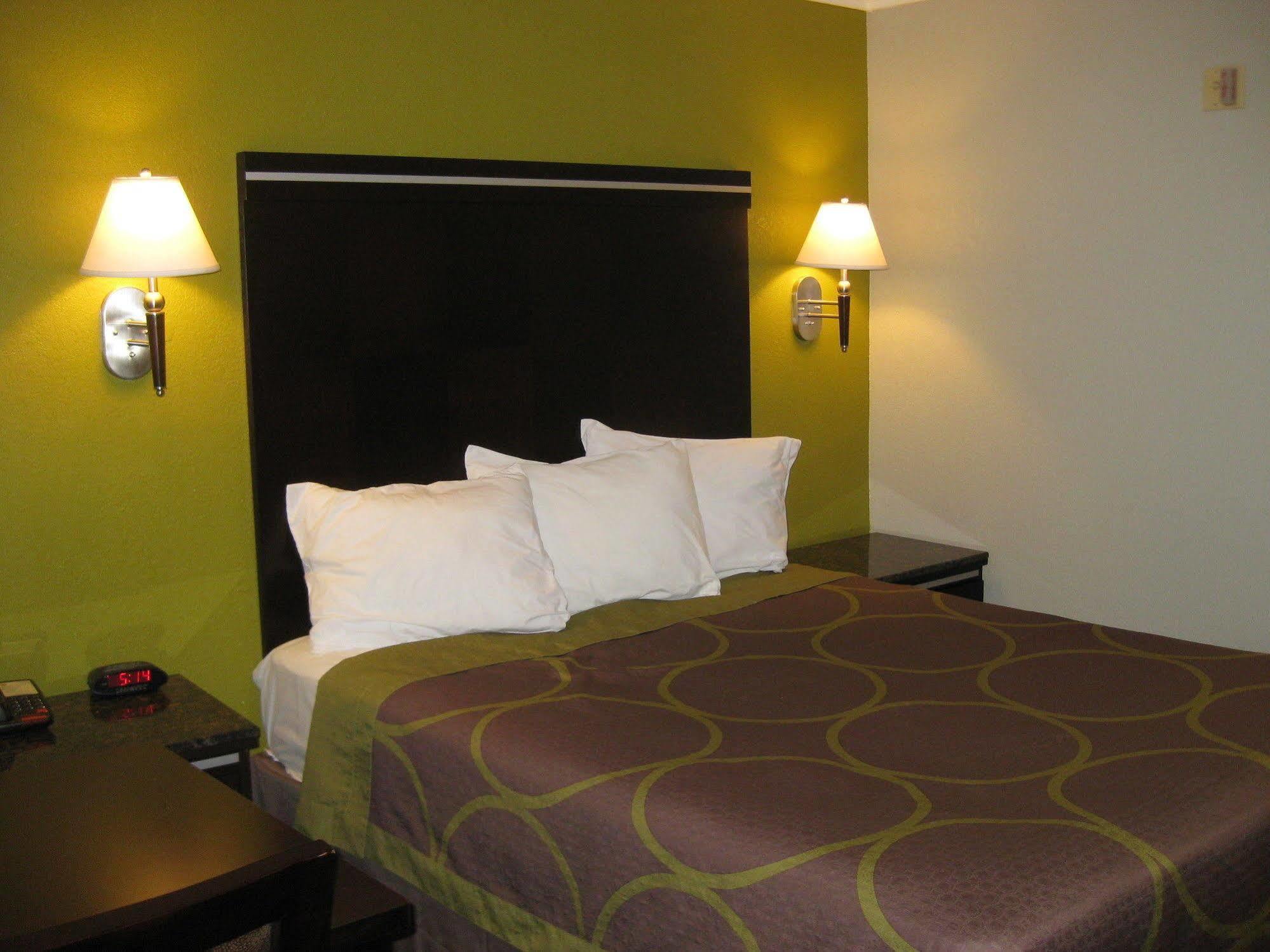 Hotel Super 8 By Wyndham Inglewood/lax/la Airport