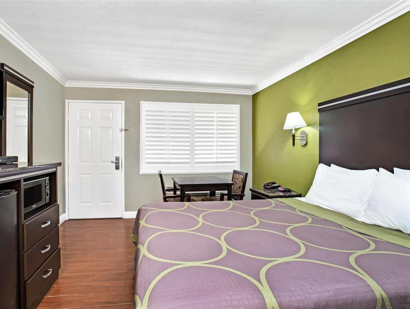Hotel Super 8 By Wyndham Inglewood/lax/la Airport