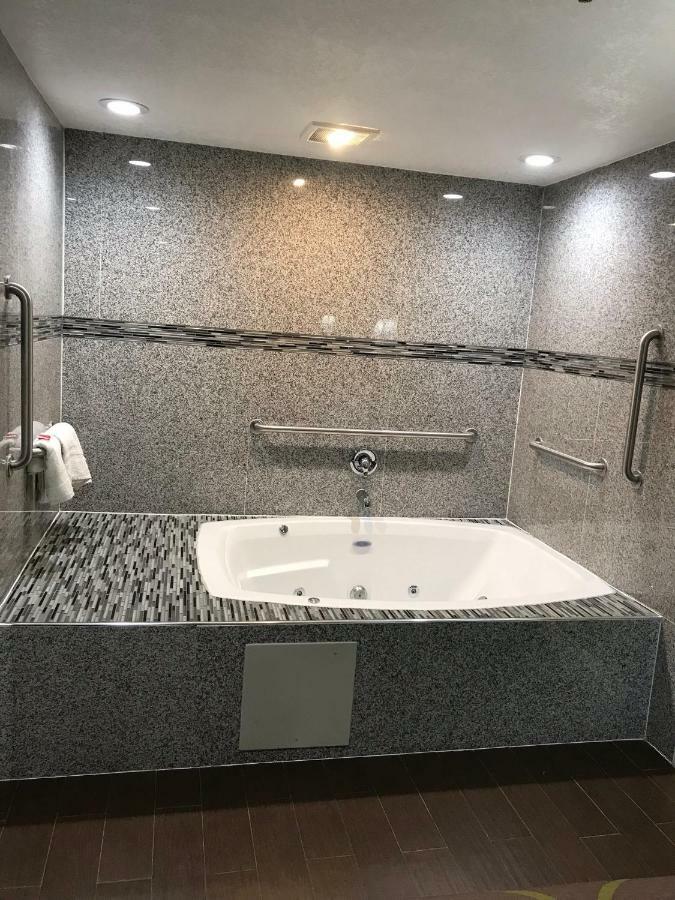 Hotel Super 8 By Wyndham Inglewood/lax/la Airport