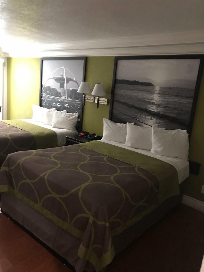 Super 8 By Wyndham Inglewood/lax/la Airport