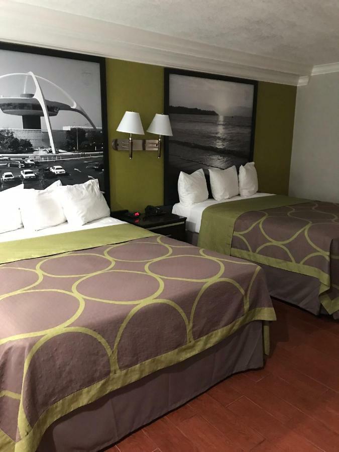 Hotel Super 8 By Wyndham Inglewood/lax/la Airport 2*